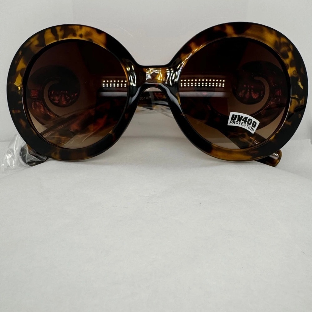 Stylish Tortoiseshell Oversized Baroque Sunglasses